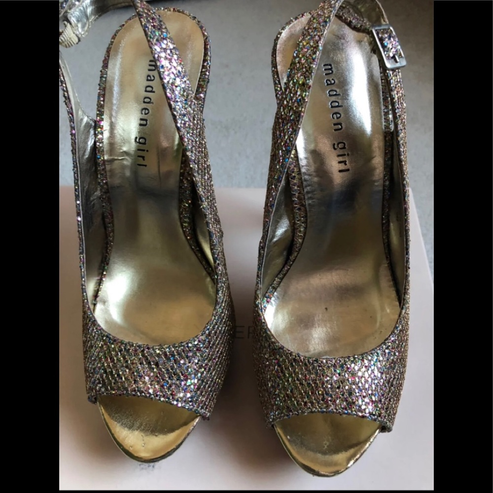Heels 👠💐💐 - Picture 3 of 8